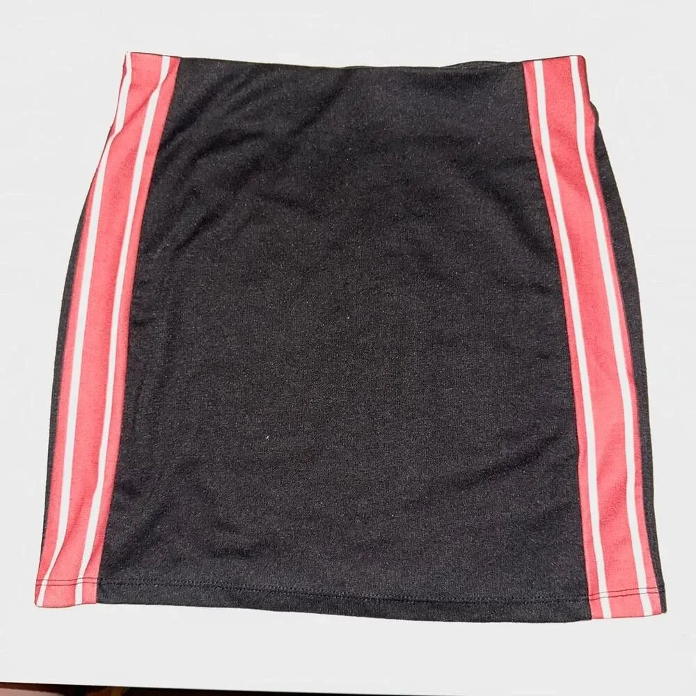 Pull-bear Women's Black and Red Crop-top